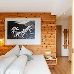 Apart-hochzillertal Gartenwohnung Apartamento *