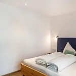 Apart-hochzillertal Gartenwohnung Apartment *