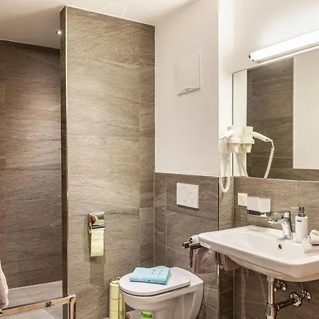 شقة Apart-hochzillertal Gartenwohnung كالتنباش