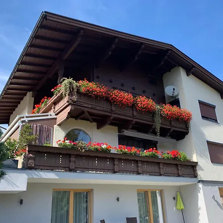Apart-hochzillertal Gartenwohnung كالتنباش